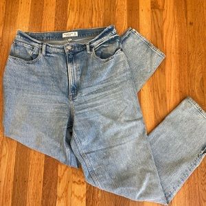 Abercrombie Curve Love Ultra High Rise 90s Straight Jean - Size 30